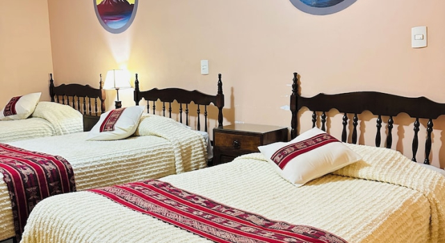 Трёхместный номер Standard с видом на внутренний двор Hostal La Posada De La Abuela