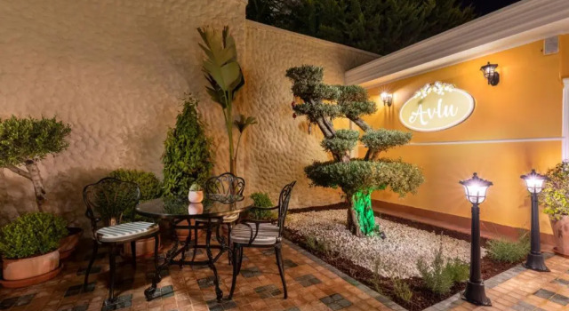 Motif Hotel Çeşme, Забронировать Отель Чешме Измир, рядом с Cesme Anfi Theatre