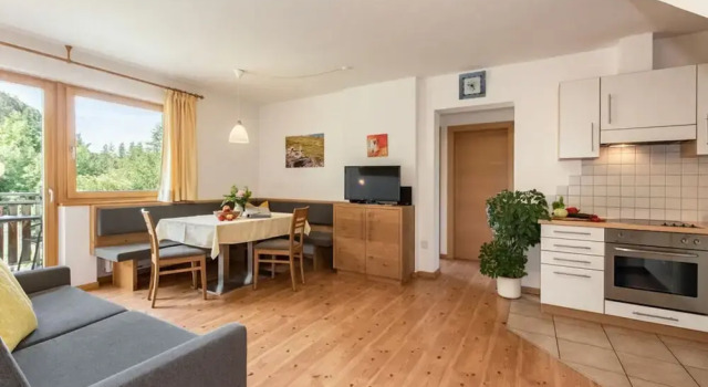 Коттедж с балконом Pond View Modern Retreat