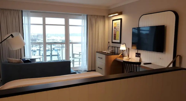 Двухместный номер Standard Пентхаус с видом на гавань The Brenton Hotel