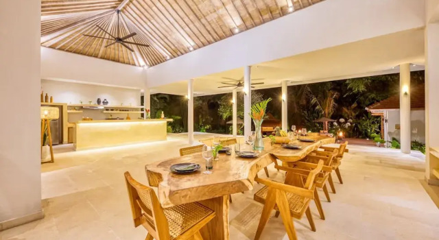 Villa Reina by SooBali - Spacious & Modern near Canggu with Butler-Cook, Private Pool and Tropical Gardens, Забронировать Вилла Отели провинции Бали с завтраком, Завтраки