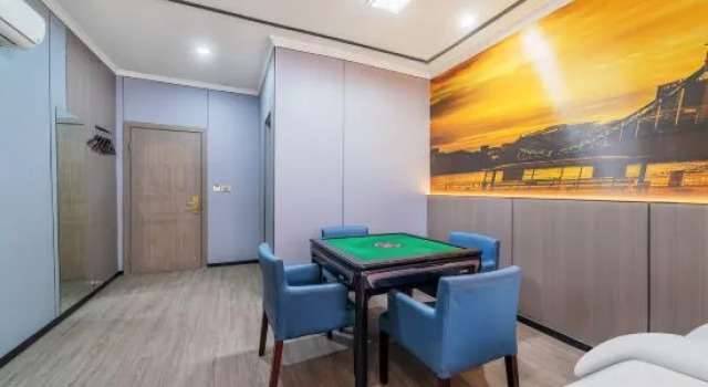 Трёхместный люкс Base Area Business Hotel (Fengdu Ghost Town)