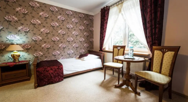 Трёхместный номер Standard Hotel Pałac Akropol