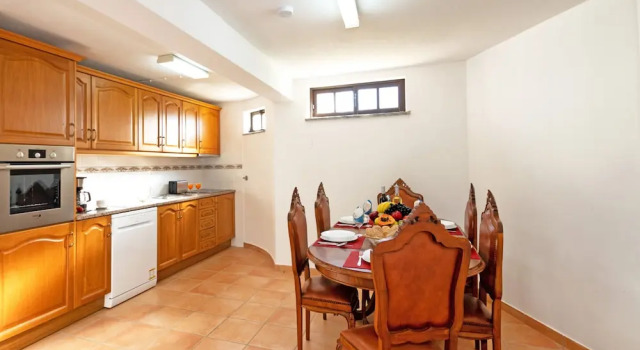 Вилла с 6 комнатами с балконом и с видом на бассейн Villa Morais - Refúgio em família com piscina aquecível e BBQ - Galé, Albufeira