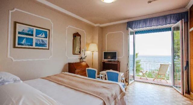 Двухместный номер Standard Diana Grand Hotel
