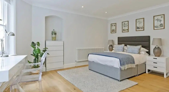 Large 2 Bedroom Kensington Garden Flat, Забронировать Апартаменты/квартира Отели Лондона с парковкой, рядом с St George's Campden Hill, Парковка