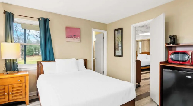 Suite Rodeway Inn Formerly Camp Inn Lodge