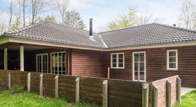 8 Person Holiday Home in Toftlund-by Traum, Rezerwuj Hotel Hotele w Sønderjylland z parkingiem, Parking