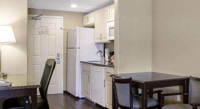 Четырёхместный люкс MainStay Suites Bismarck