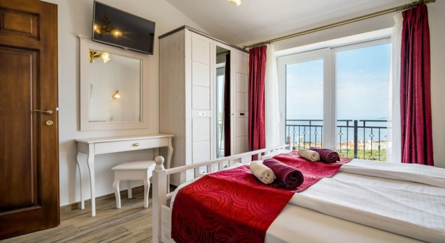 Bellavista Makarska in Makarska, Buchen Sie Hotel Hotels in Gespanschaft Split-Dalmatien mit Pool, Schwimmbad