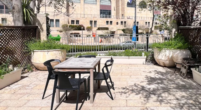 Апартаменты Comfort 2 BR next to Old City with Patio by FeelHome