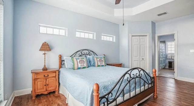 Коттедж Villa Laguna - Pet Friendly Beach Gear Credit Included