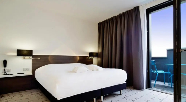 Четырёхместный номер Standard Kyriad Troyes Centre
