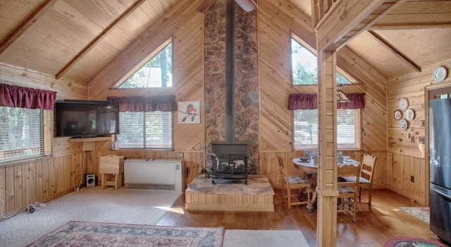 Pinetop Forty Niner 2 Bedroom Cabin, Забронировать Дом для отпуска Виллы Пайнтоп-Лейксайд, Вилла