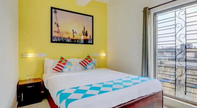 Номер Deluxe Goroomgo Luxurious Stay Kolkata