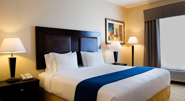 Номер Standard Holiday Inn Express & Suites-Regina-South by IHG