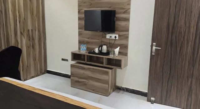 Luxe Vitassta, Забронировать Отель Отели Лакхнау 4 звезды, 4*