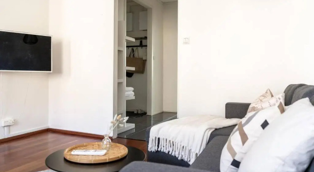 Апартаменты Bright 1BR apartment in the City Center