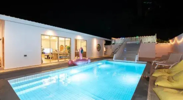 De Beach pool villa.  New Villa 3 min walk from the beach 5 rooms, Забронировать Вилла Отели Джомтьен-Бич с бассейном, Бассейн