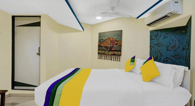 Номер Standard FabHotel Amber Crop Inn