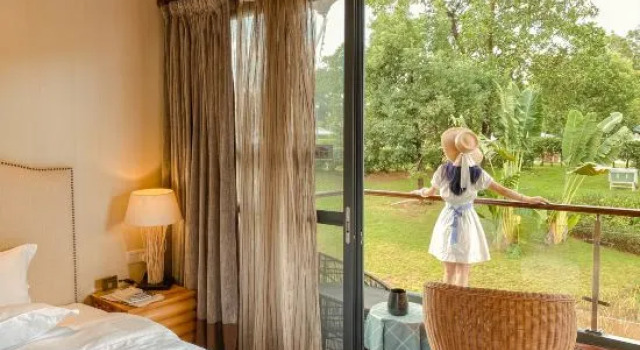 Тент с балконом и с видом на воду Midea Egret Lake Car Theme Hotel