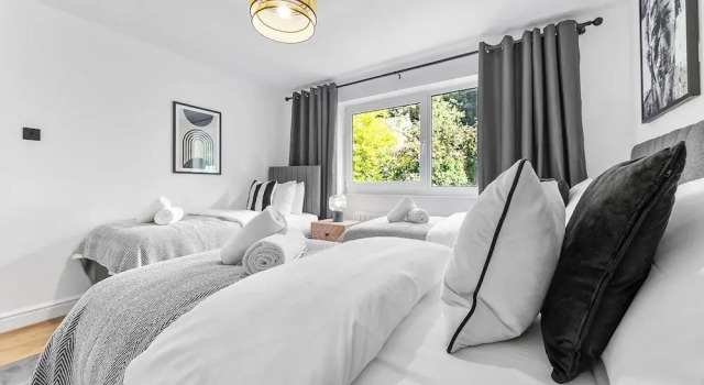 2BR Flat, Free Parking, Close to Airport & Centre, Забронировать Отель Отели Англии 3 звезды, 3*