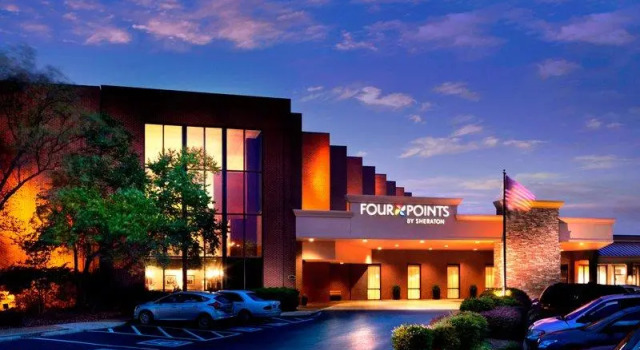 Кровать в общем номере Four Points by Sheraton Richmond Airport