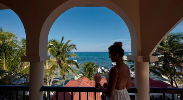 Люкс рядом с пляжем SunBreeze Suites