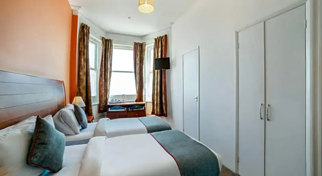 Трёхместный номер Standard с красивым видом из окна The Strand Hotel