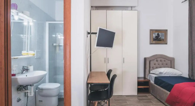 Двухместный номер Standard Bulldog Station Apartments with private WC, AC, TV