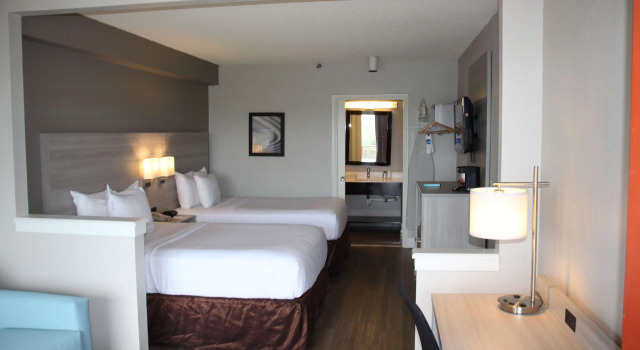 Четырёхместный номер Standard Boca Suites Deerfield Beach; SureStay Collection by BW