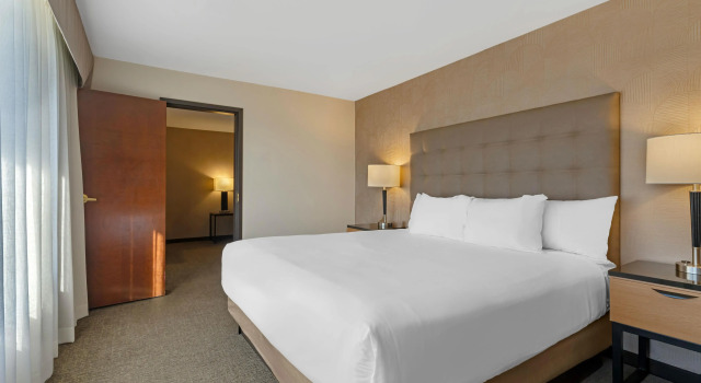 Двухместный люкс с 2 комнатами Drury Inn & Suites Joplin