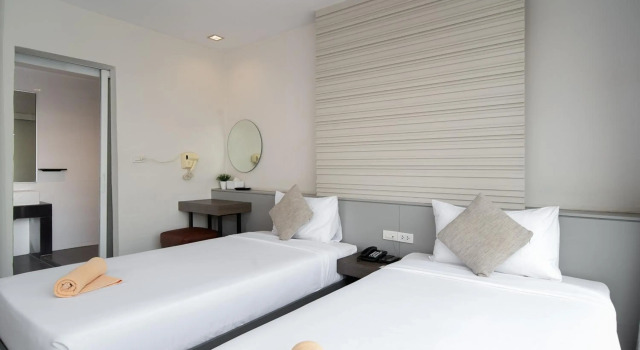 Leenova Hotel