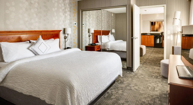 Двухместный люкс с 2 комнатами Courtyard Hartford Cromwell