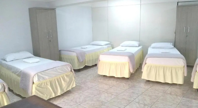 Кровать в общем номере Hotel Araguaia Goiânia