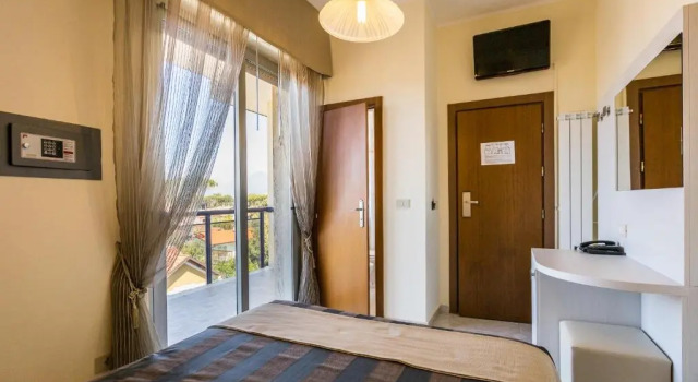 Одноместный номер Standard с балконом и с видом на море Hotel King