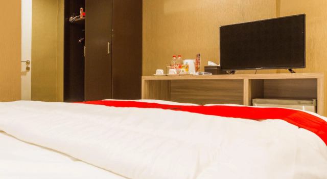 RedDoorz Plus @ Dipatiukur, Book Hotel Bandung Wetan Bandung, near Perjuangan Monument