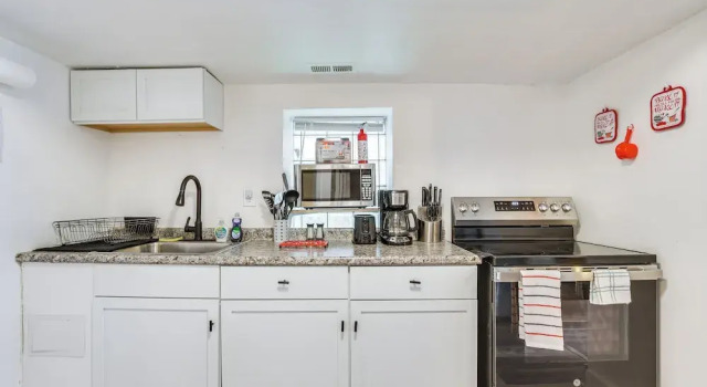 Апартаменты Dog-friendly Apt w/ Yard: 10 Mi to Downtown