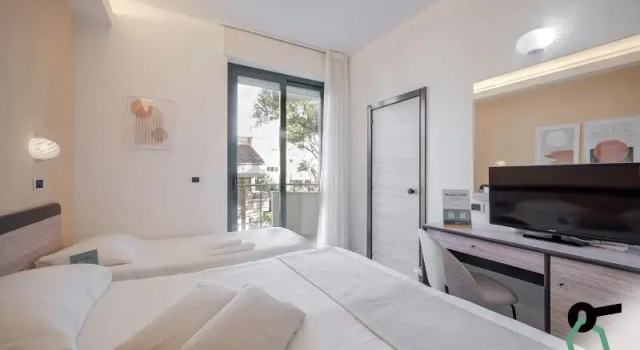 Трёхместный номер Standard с балконом и с частичным видом на море HOTIDAY Room Collection - Giulianova