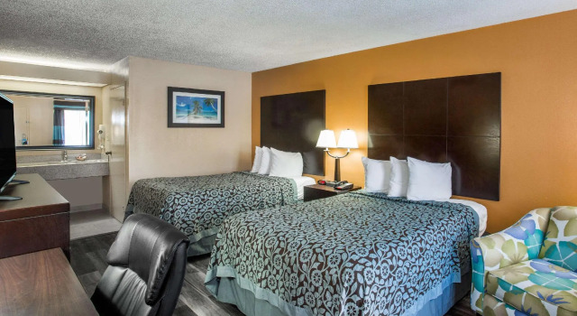 Четырёхместный номер Standard Days Inn by Wyndham Sarasota Bay