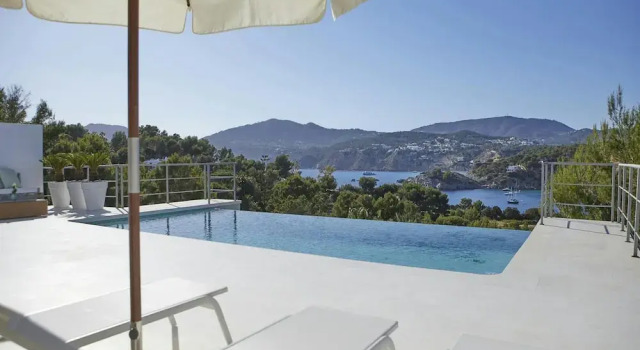 Вилла Villa in Porroig with Stunning Sea Views