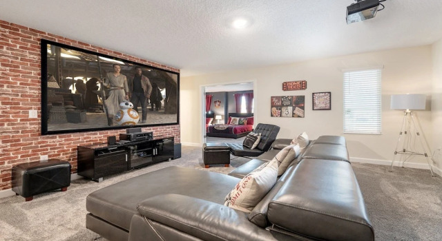 Family-friendly Home With Pool & Movie Theater