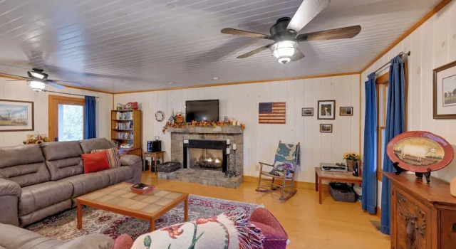 Коттедж Creekside Family Retreat by Waterfalls & Hiking!