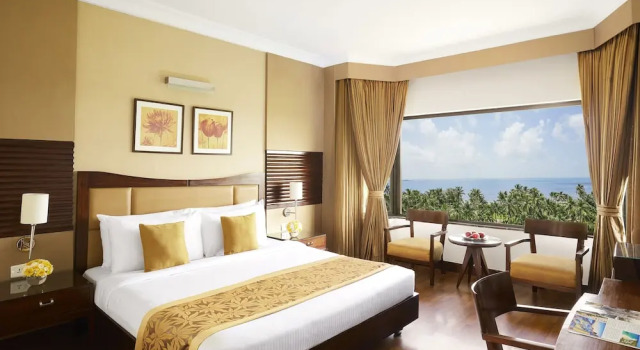 Двухместный номер Deluxe с видом на бассейн The Retreat Hotel & Convention Centre