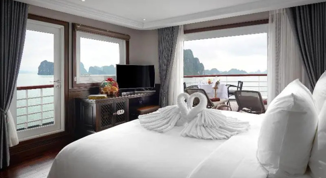 Paradise Grand Cruise Lan Ha Bay
