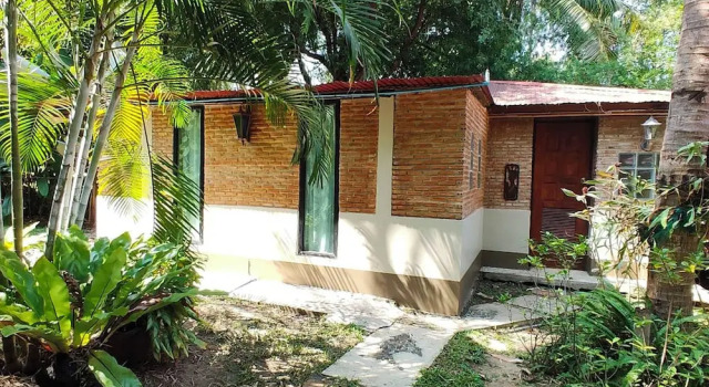 Трёхместный номер Standard с видом на сад Kaengkrachan Boathouse Paradise Resort