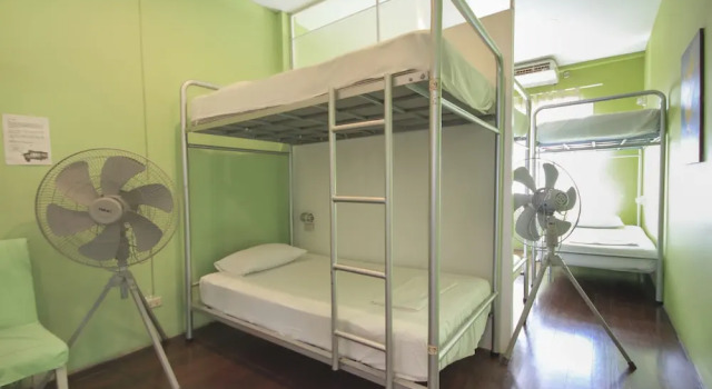 Кровать в общем номере OYO 1054 Phuket Backpacker Hostel