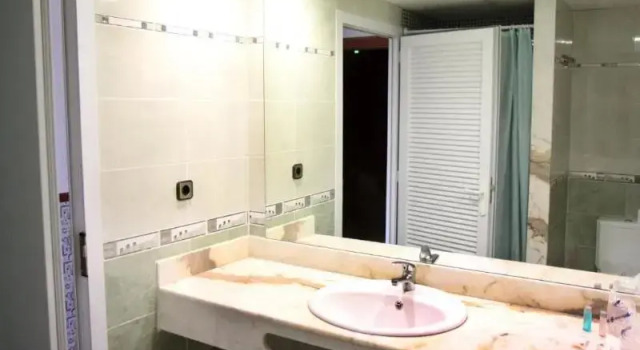 Четырёхместный номер Standard с балконом Hotel Univers