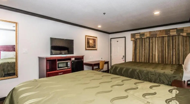 Четырёхместный номер Standard Americas Best Value Inn Ft. Worth