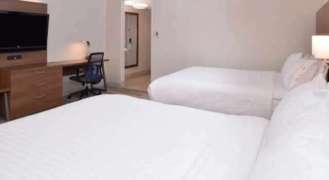Четырёхместный номер Premium Holiday Inn Express Palm Desert by IHG
